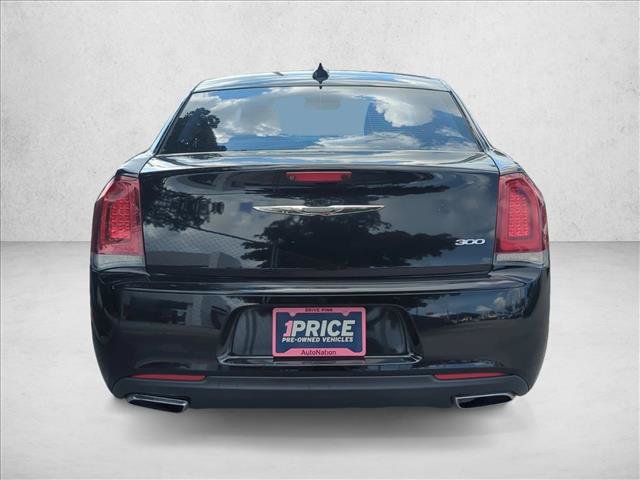 Used 2018 Chrysler 300 Touring w/ Sport Appearance Package RWD image 6