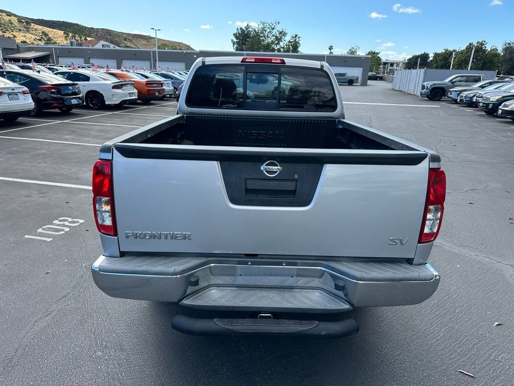 Used 2017 Nissan Frontier SV image 3