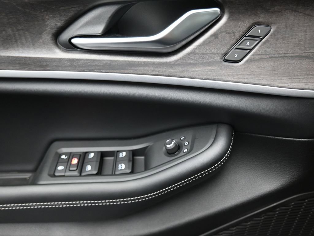 New 2025 Jeep Grand Cherokee L Limited w/ Black Appearance Package image 27