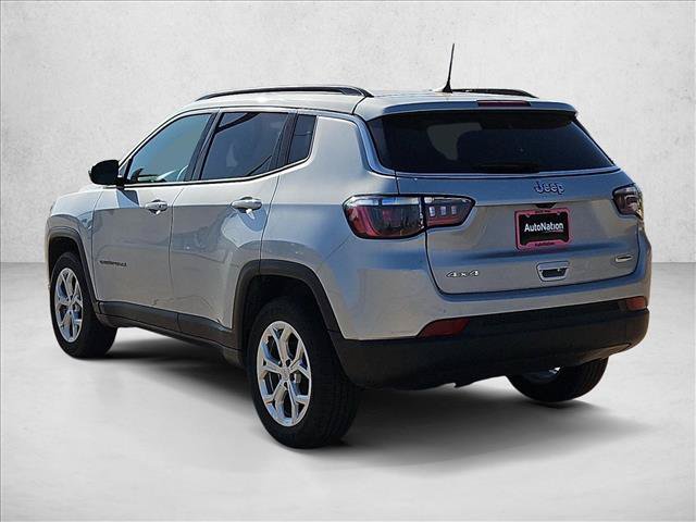 Used 2024 Jeep Compass Latitude AWD/4WD image 8