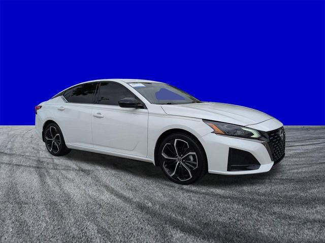 Used 2025 Nissan Altima 2.5 SR w/ SR Premium Package image 2