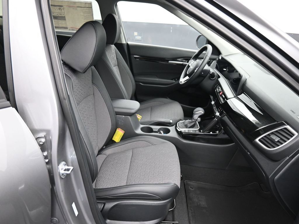 New 2025 Kia Seltos S image 23