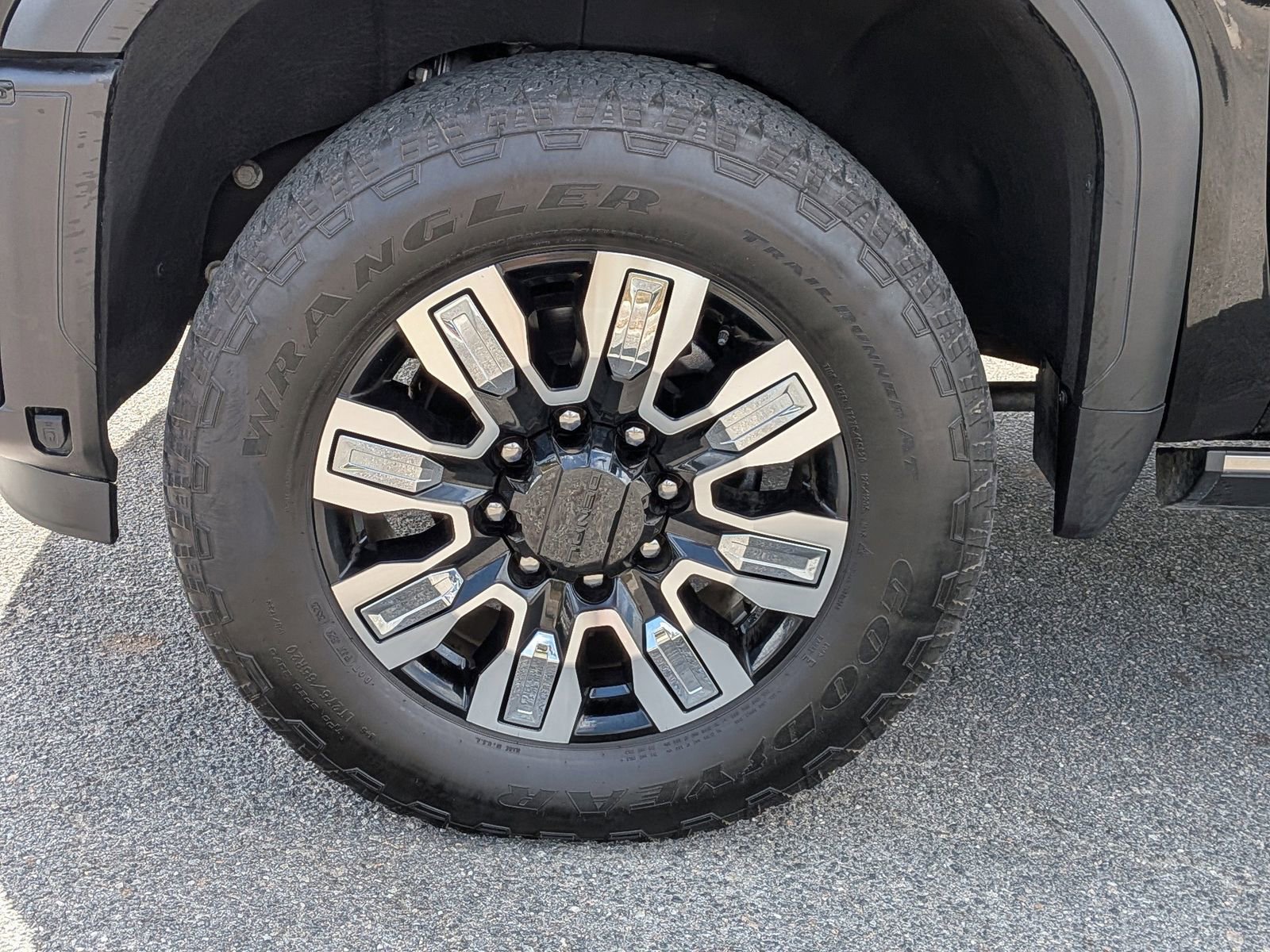 Used 2024 GMC Sierra 2500 Denali w/ Max Trailering Package image 6