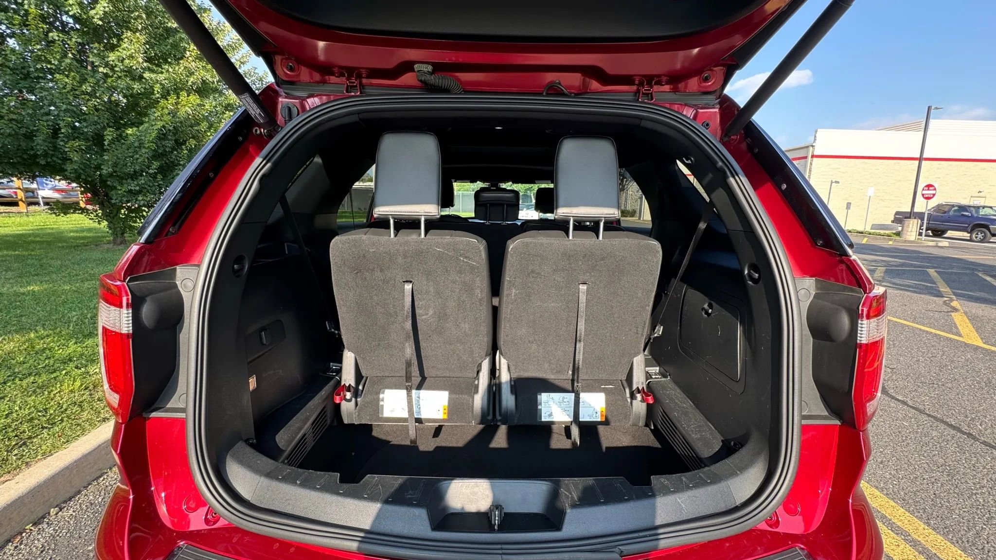 Used 2018 Ford Explorer XLT w/ Equipment Group 202A image 21