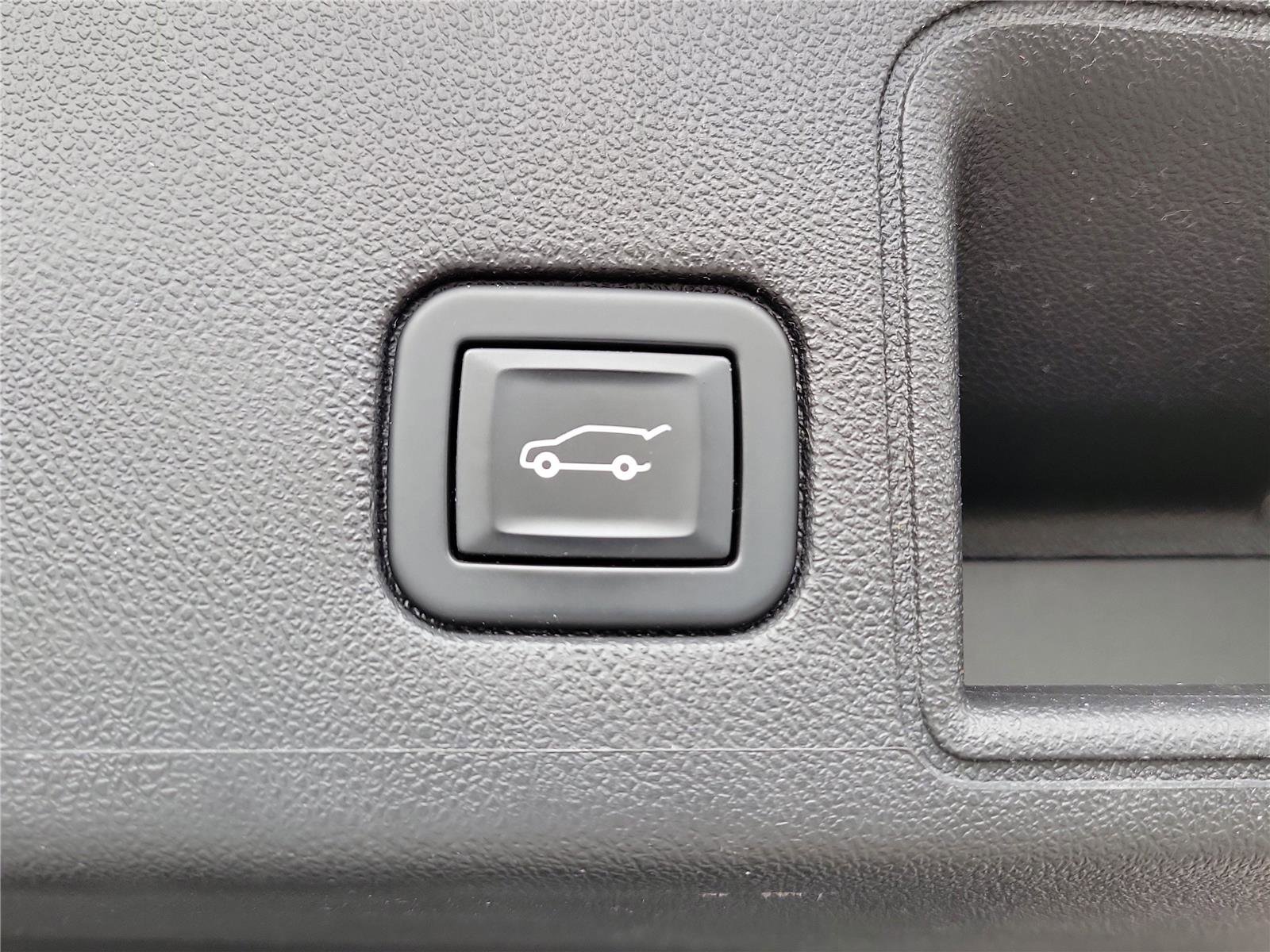 Used 2021 GMC Terrain SLE w/ Driver Convenience Package image 9