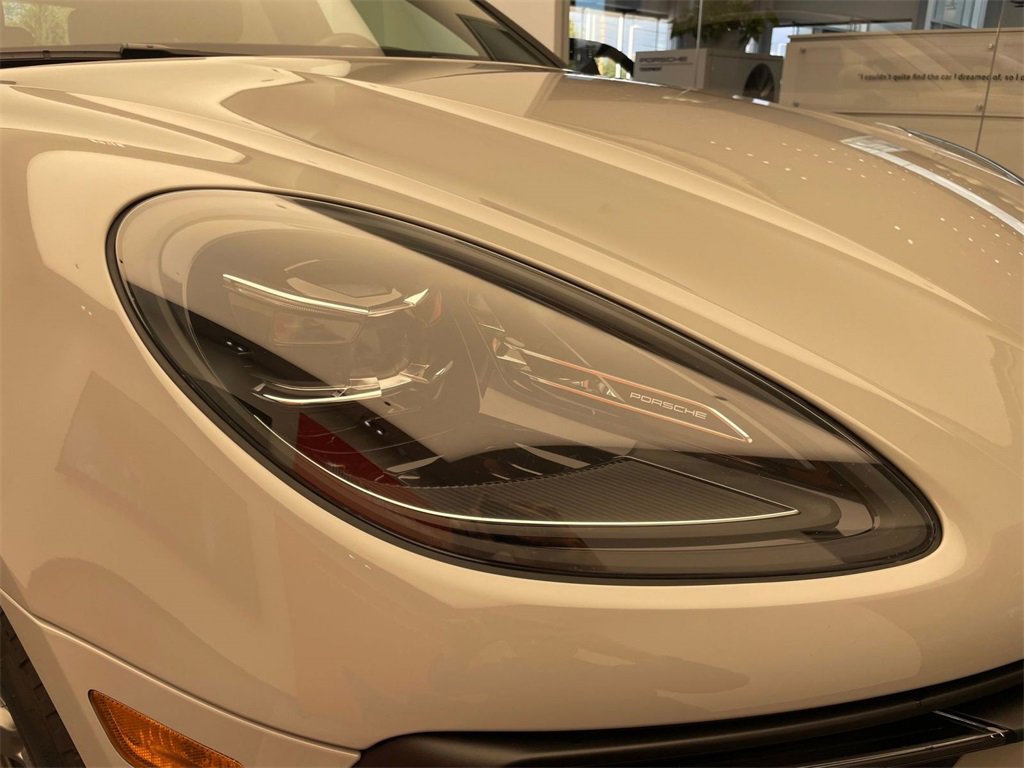 Used 2025 Porsche Macan image 26