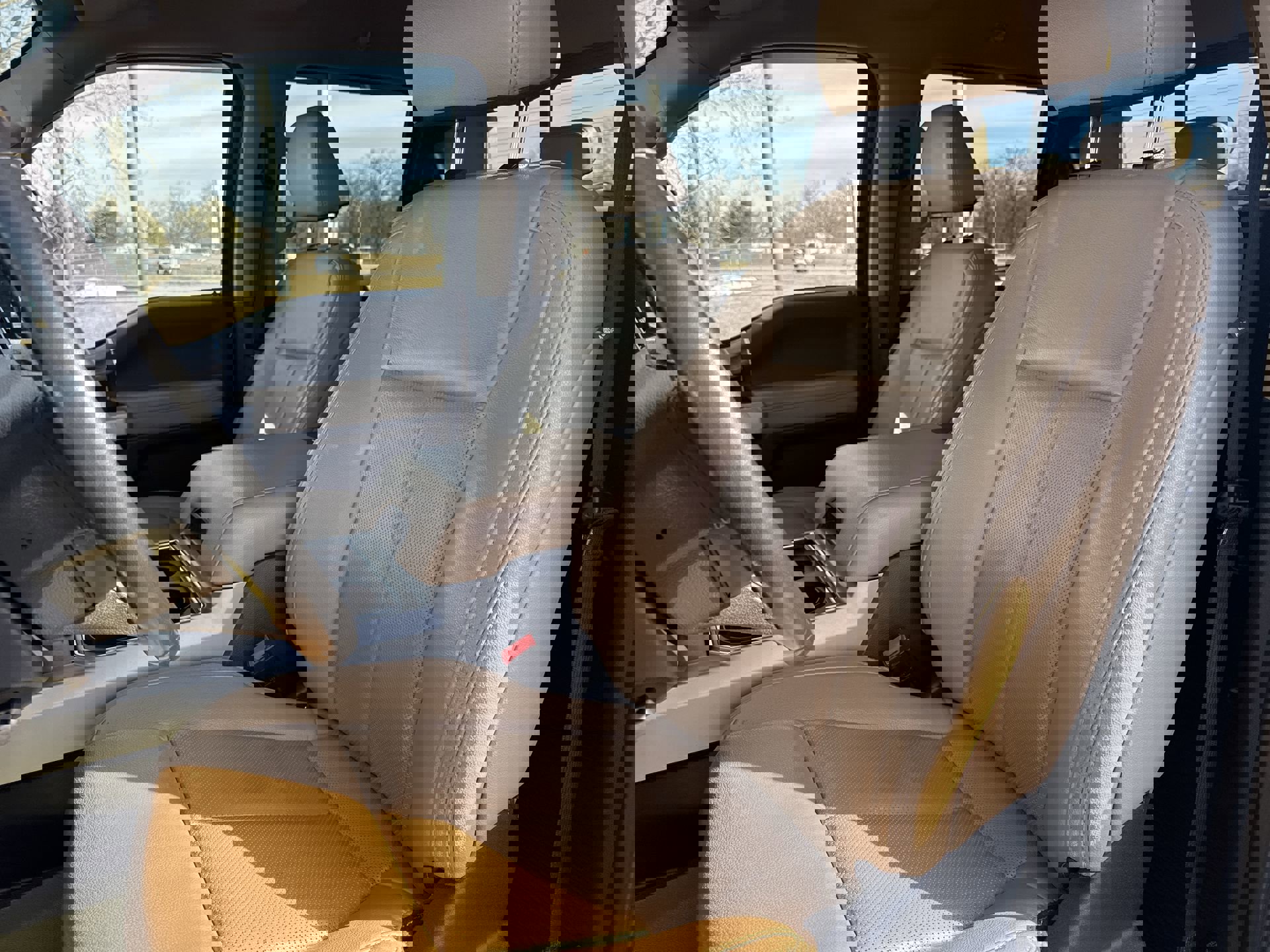 Used 2022 Ford F350 Lariat w/ Chrome Package image 11