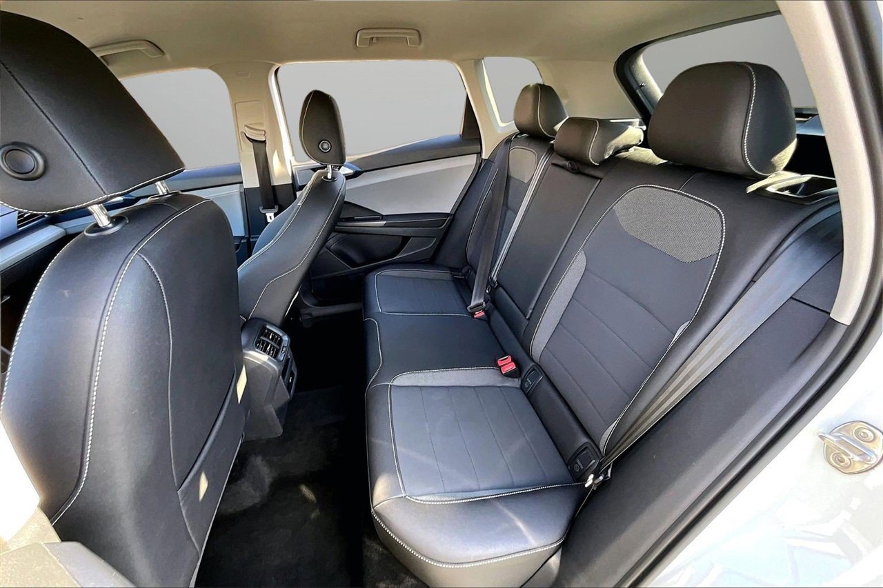 Used 2024 Volkswagen Taos SE image 21