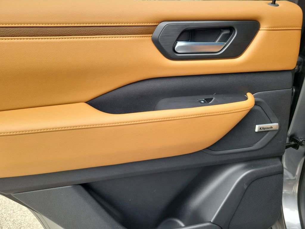 Used 2025 Nissan Armada SL w/ Captain's Chari Seat Package image 17