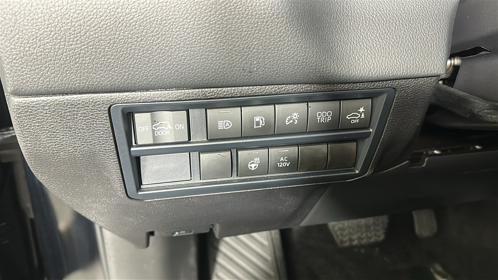 Used 2025 Toyota Sequoia Limited w/ Tow Technology Package AWD/4WD image 24