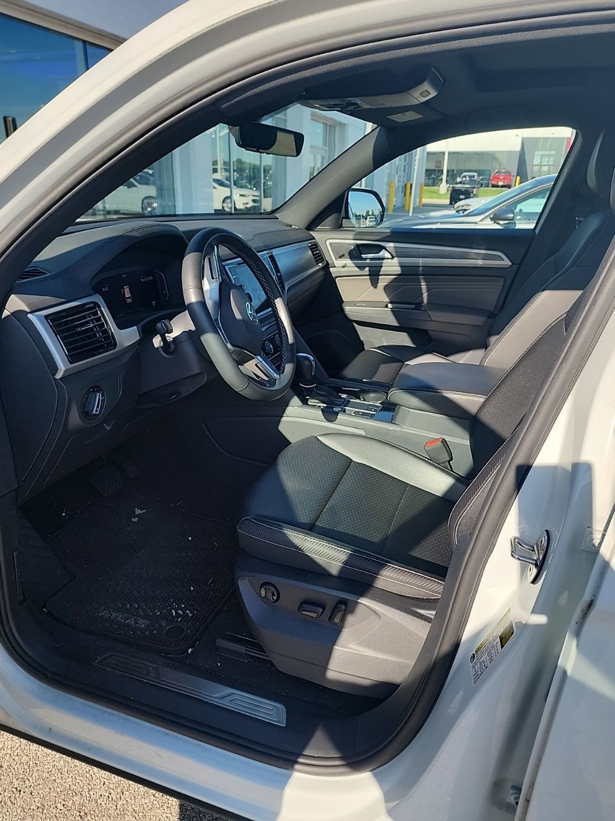 Used 2022 Volkswagen Atlas Cross Sport SE FWD image 11