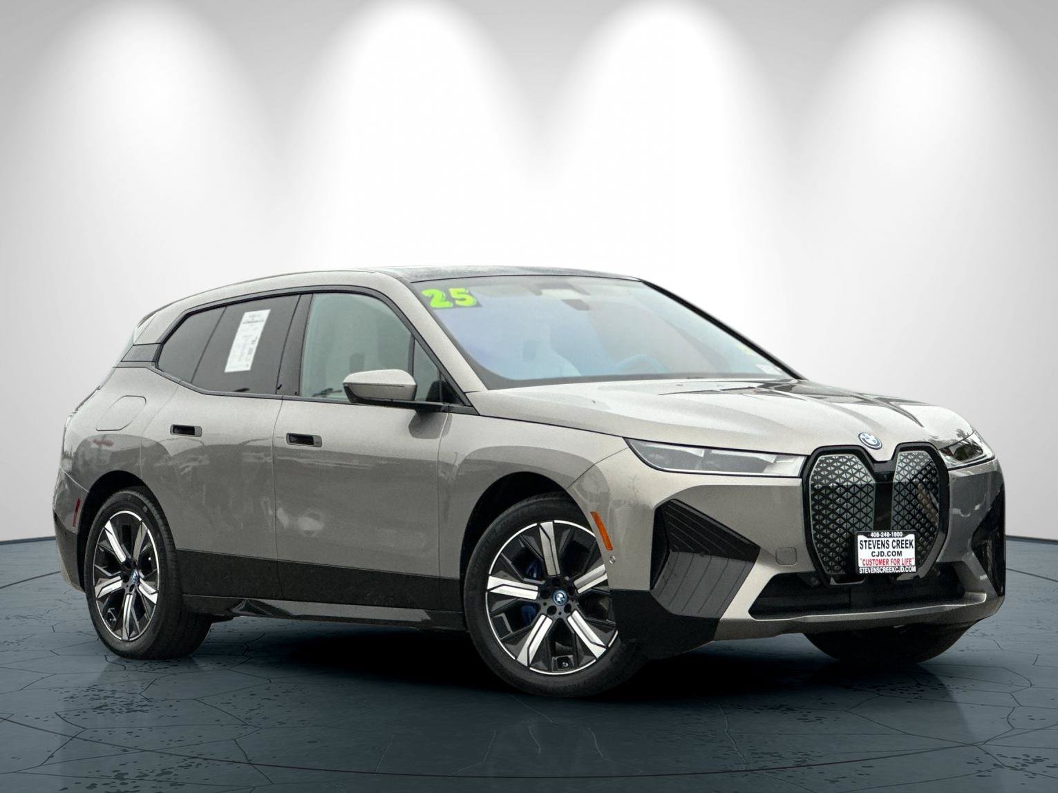 Used 2025 BMW iX xDrive50 AWD/4WD image 2