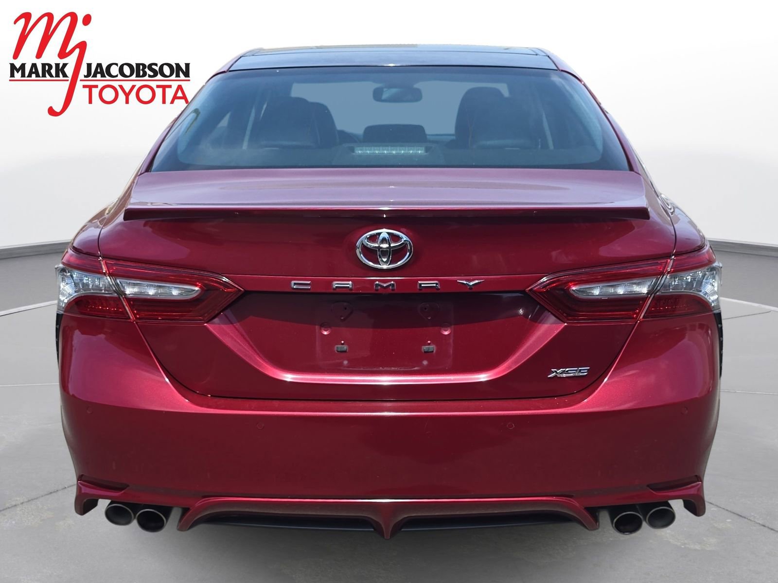 Used 2018 Toyota Camry XSE image 10