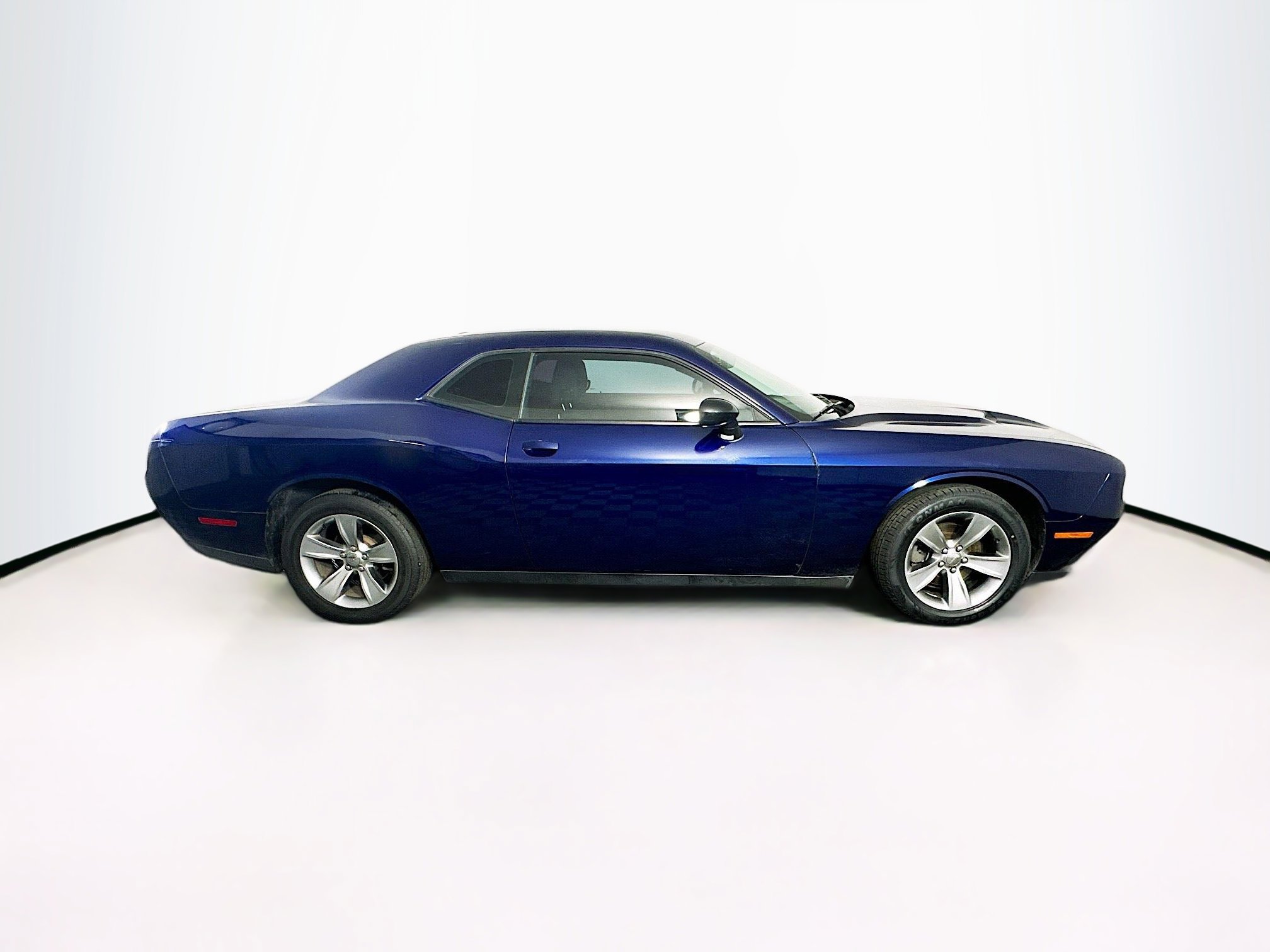 Used 2015 Dodge Challenger SXT image 10