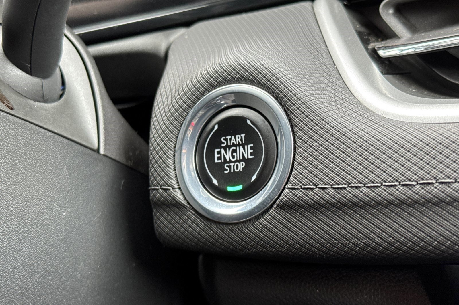 Used 2025 Chevrolet TrailBlazer LT image 32