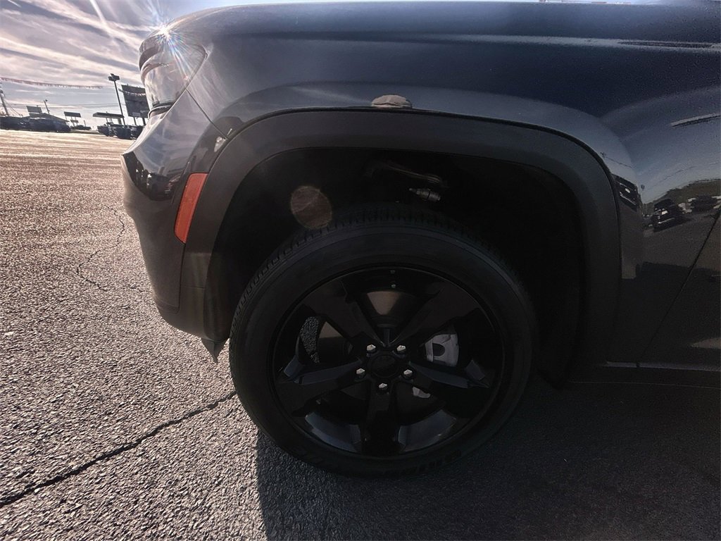 Used 2025 Jeep Grand Cherokee L Altitude image 11