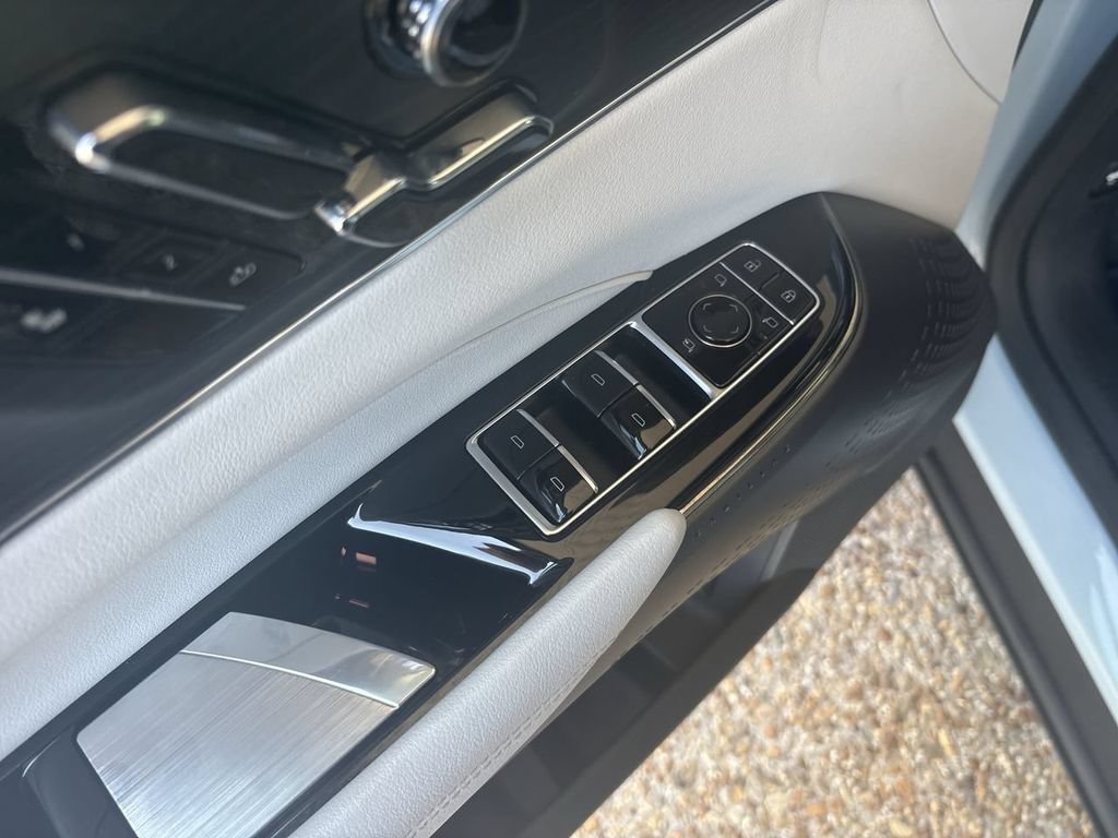Certified 2024 Cadillac Lyriq Luxury AWD/4WD image 24