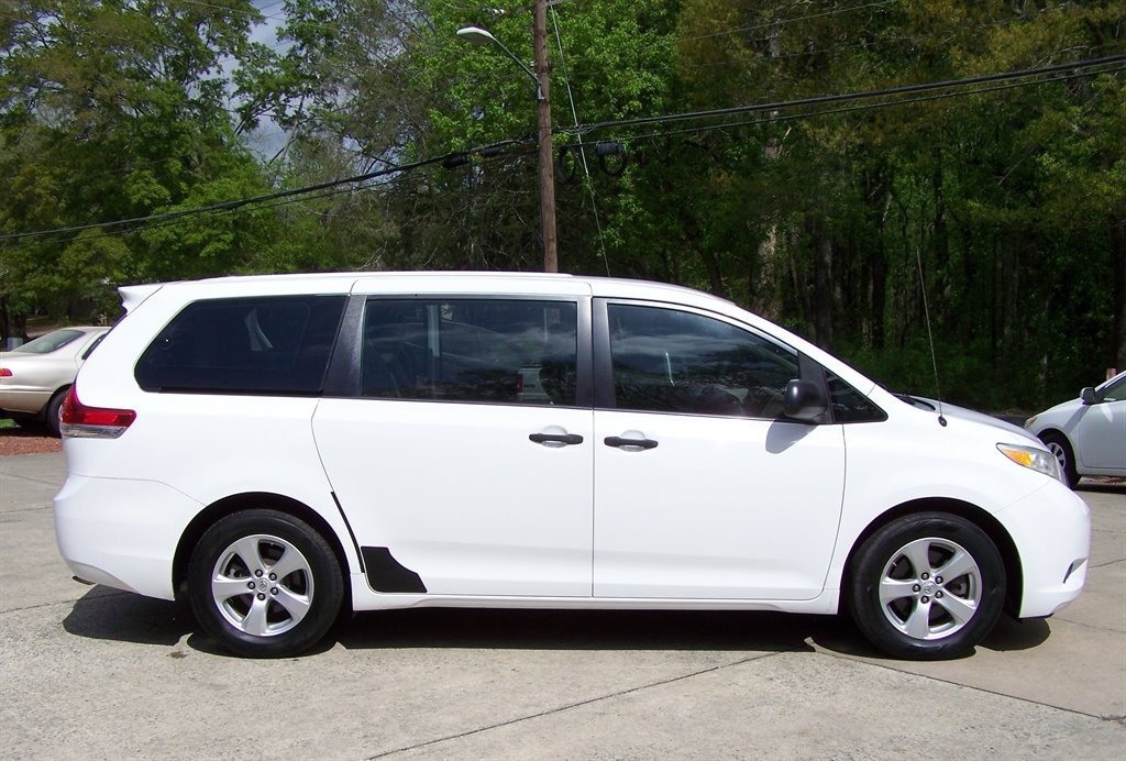 Used 2013 Toyota Sienna L FWD image 5