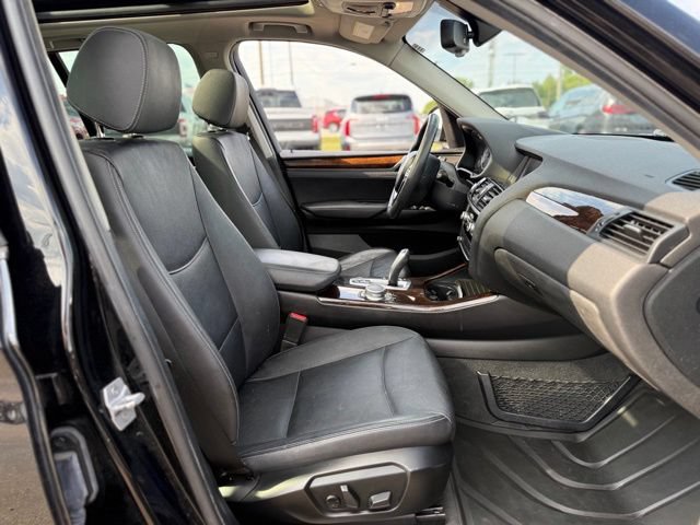 Used 2017 BMW X3 xDrive28i AWD/4WD image 16