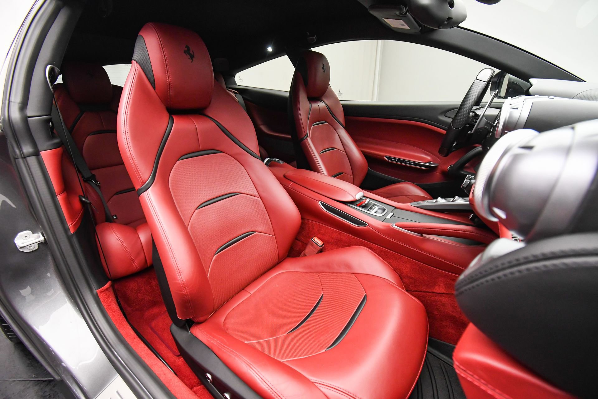 Used 2018 Ferrari GTC4Lusso image 18