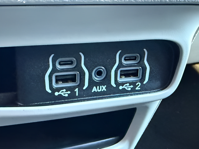 Used 2024 Chrysler Pacifica Touring-L FWD image 15