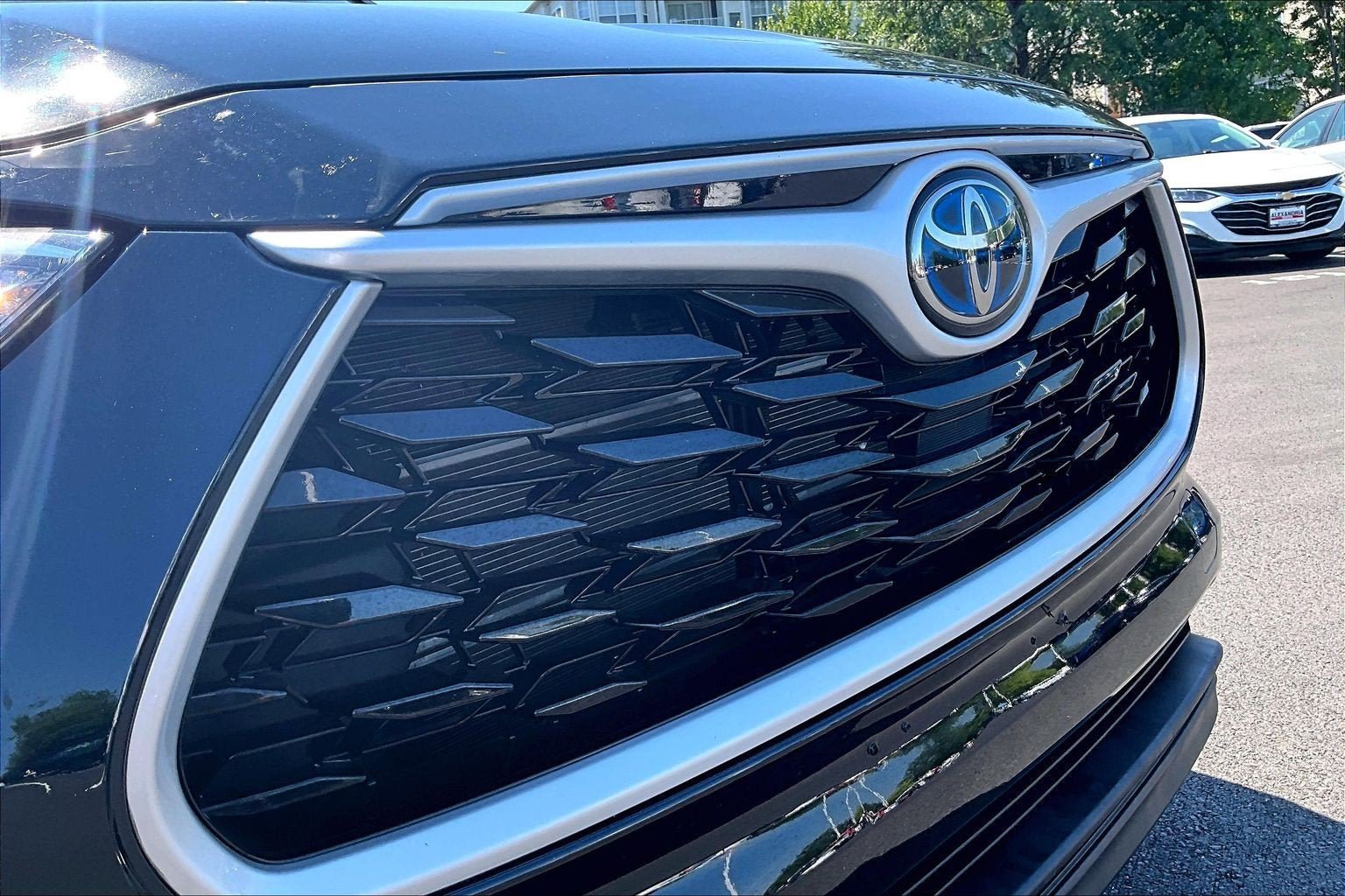 Used 2021 Toyota Highlander XLE AWD/4WD image 30