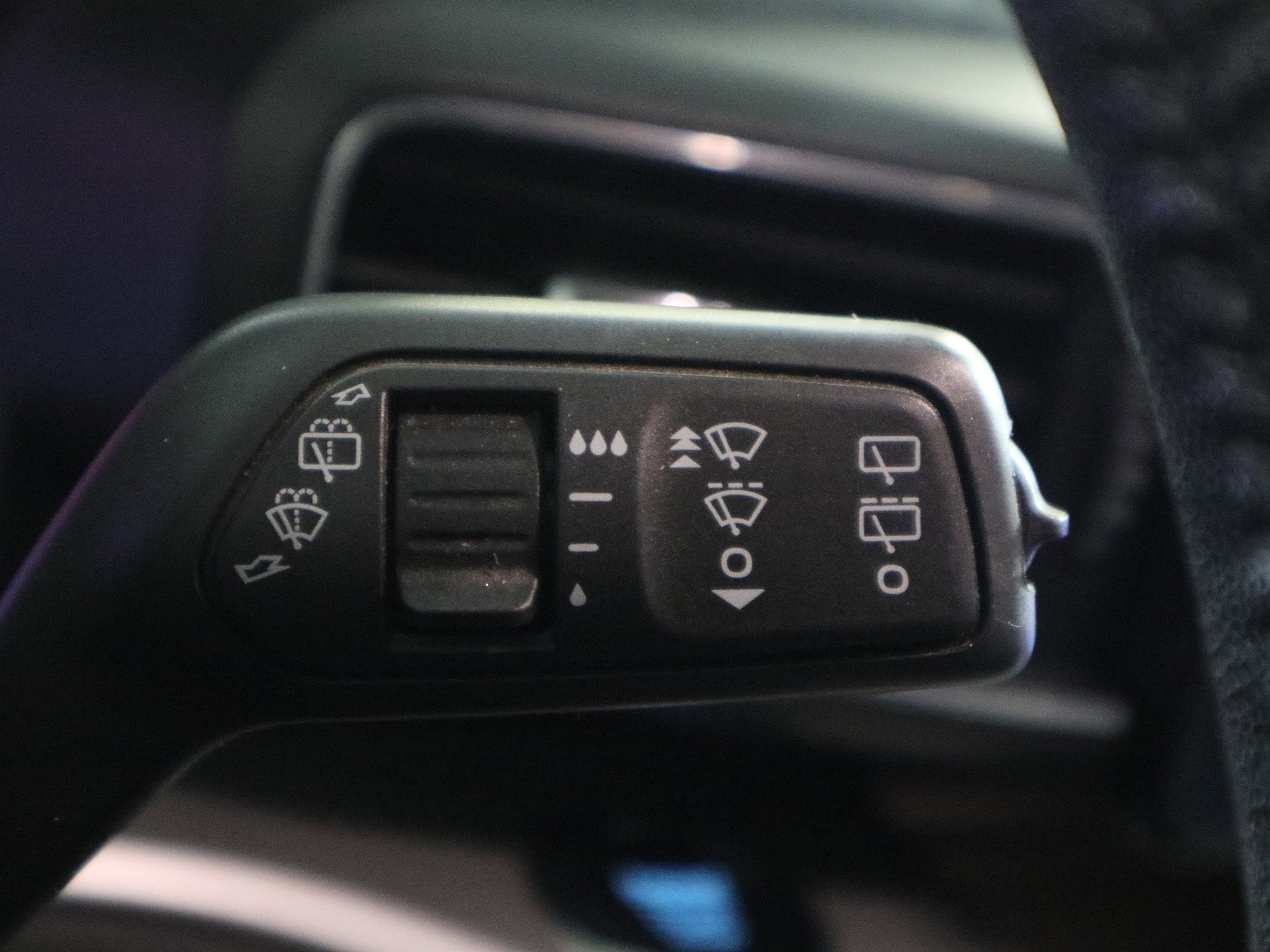 Used 2022 Ford Explorer XLT w/ Equipment Group 202A image 28