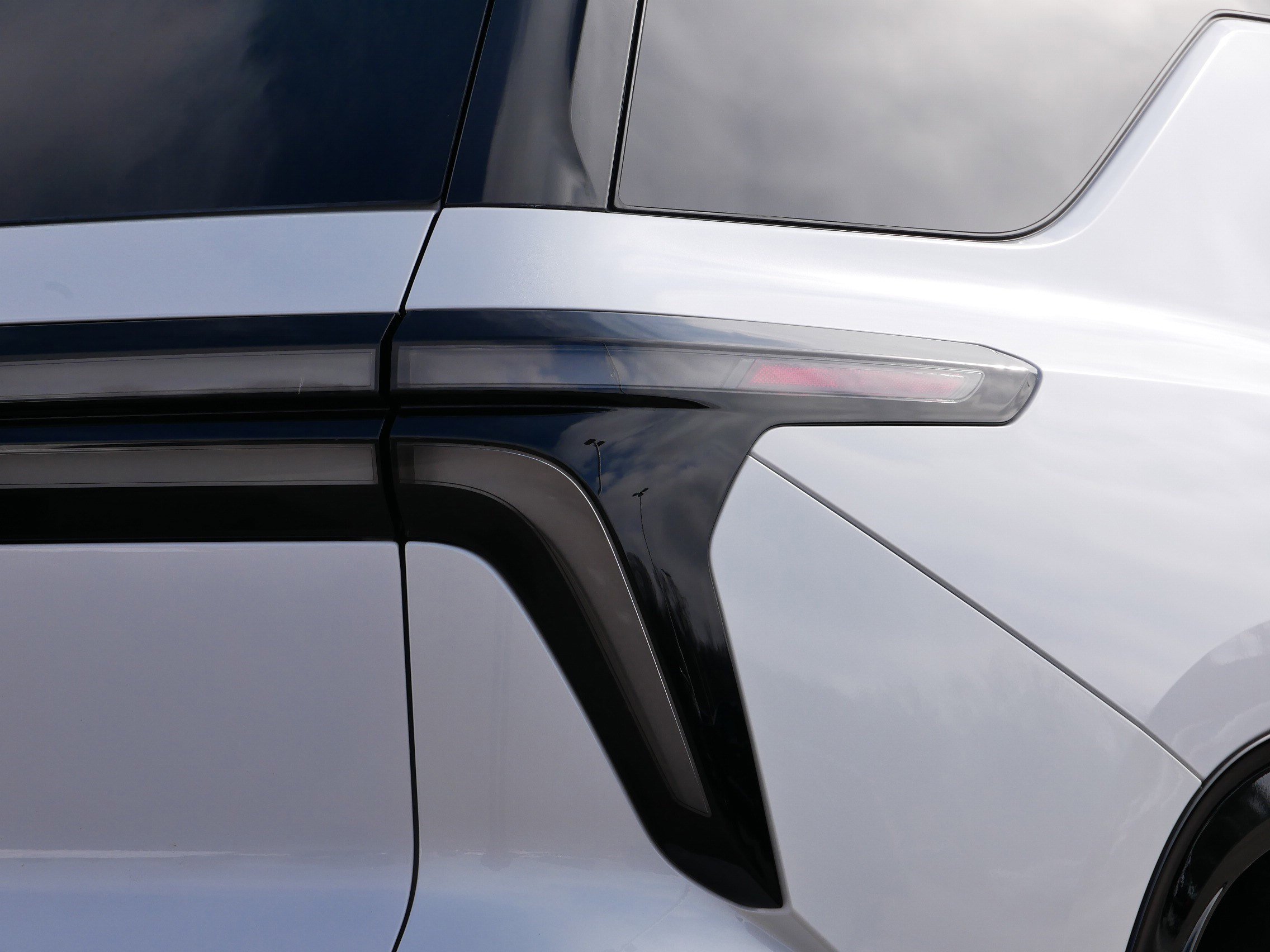 Used 2024 Chevrolet Traverse RS image 16