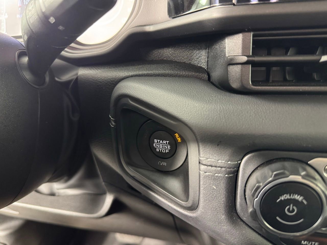 Used 2025 Jeep Wrangler Unlimited Rubicon image 21