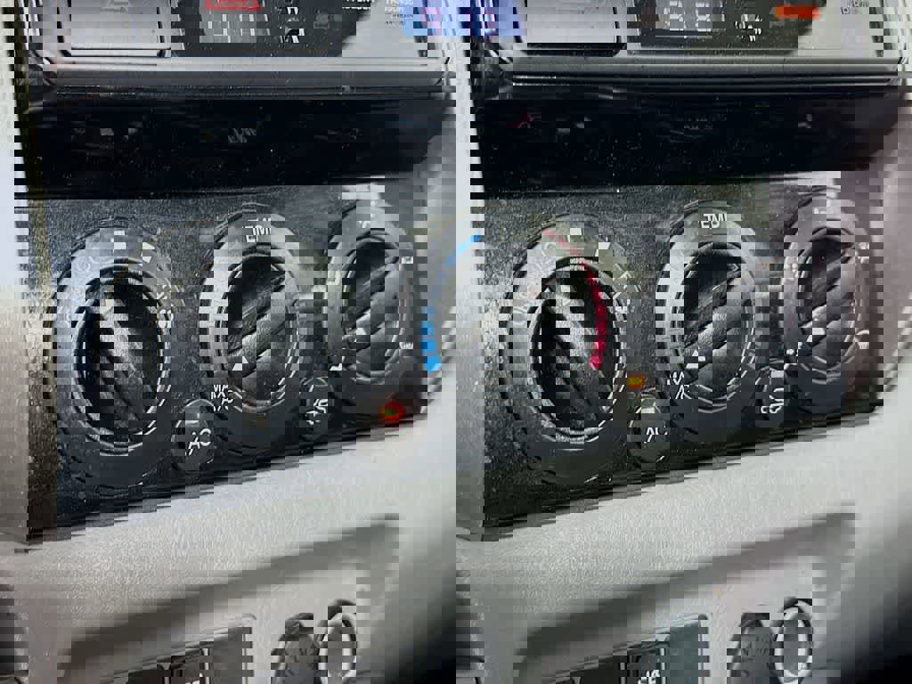 Used 2014 Toyota Tacoma PreRunner w/ SR5 Package RWD image 17