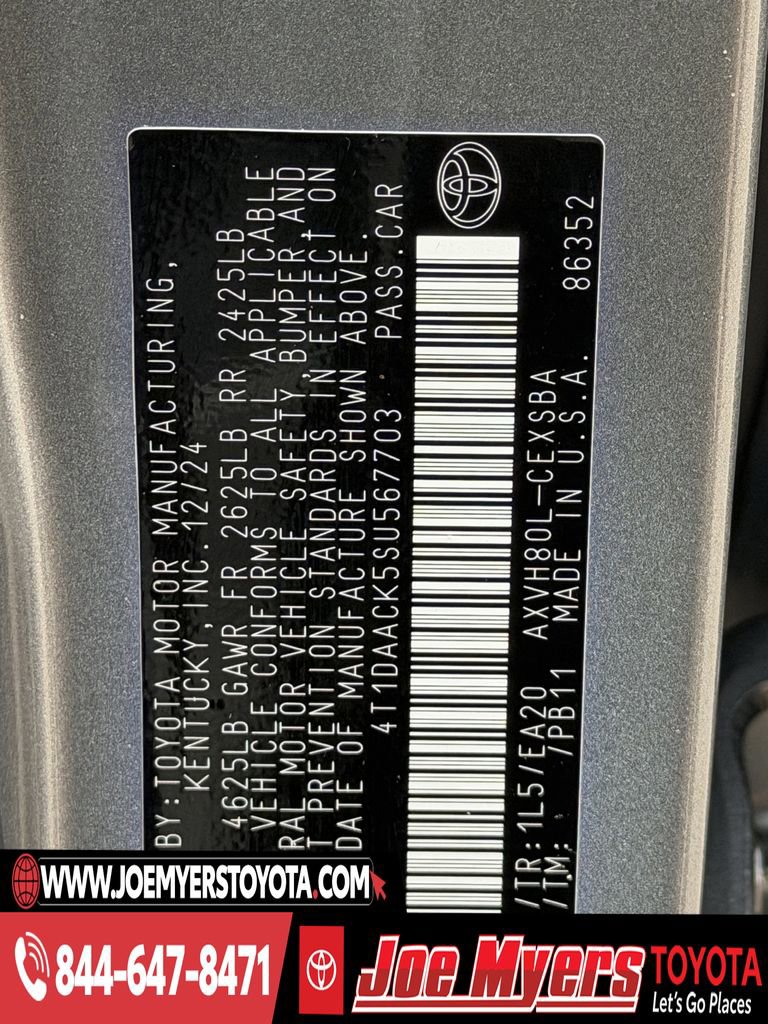 Used 2025 Toyota Camry SE image 32