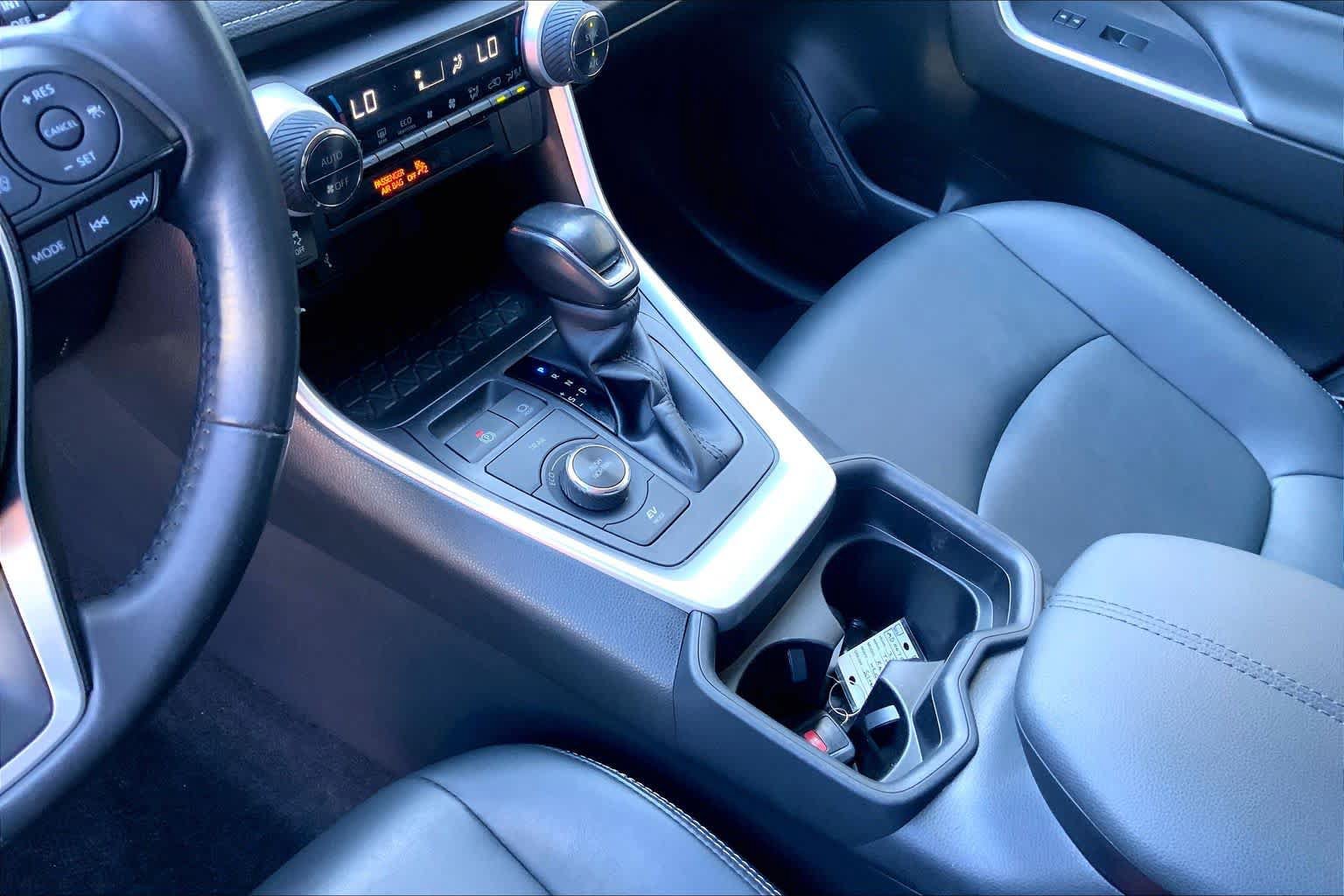 Used 2021 Toyota RAV4 XLE Premium AWD/4WD image 16