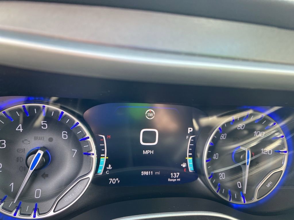 Used 2023 Chrysler Pacifica Touring-L image 37