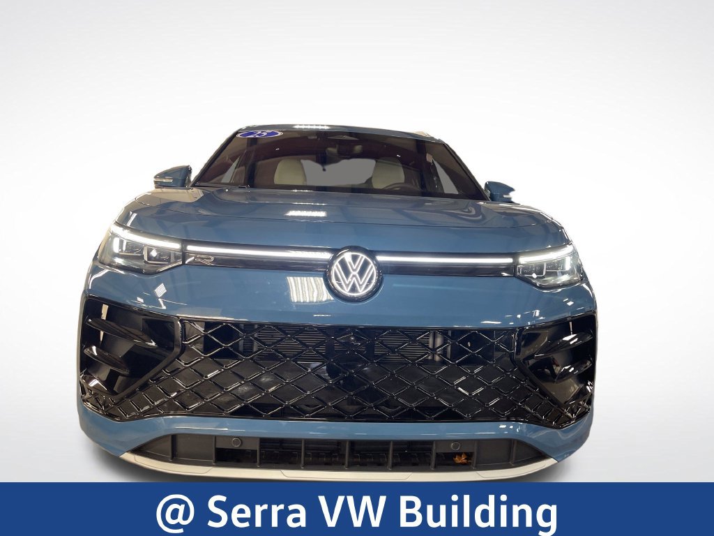 Used 2025 Volkswagen Tiguan SEL R-Line AWD/4WD image 9