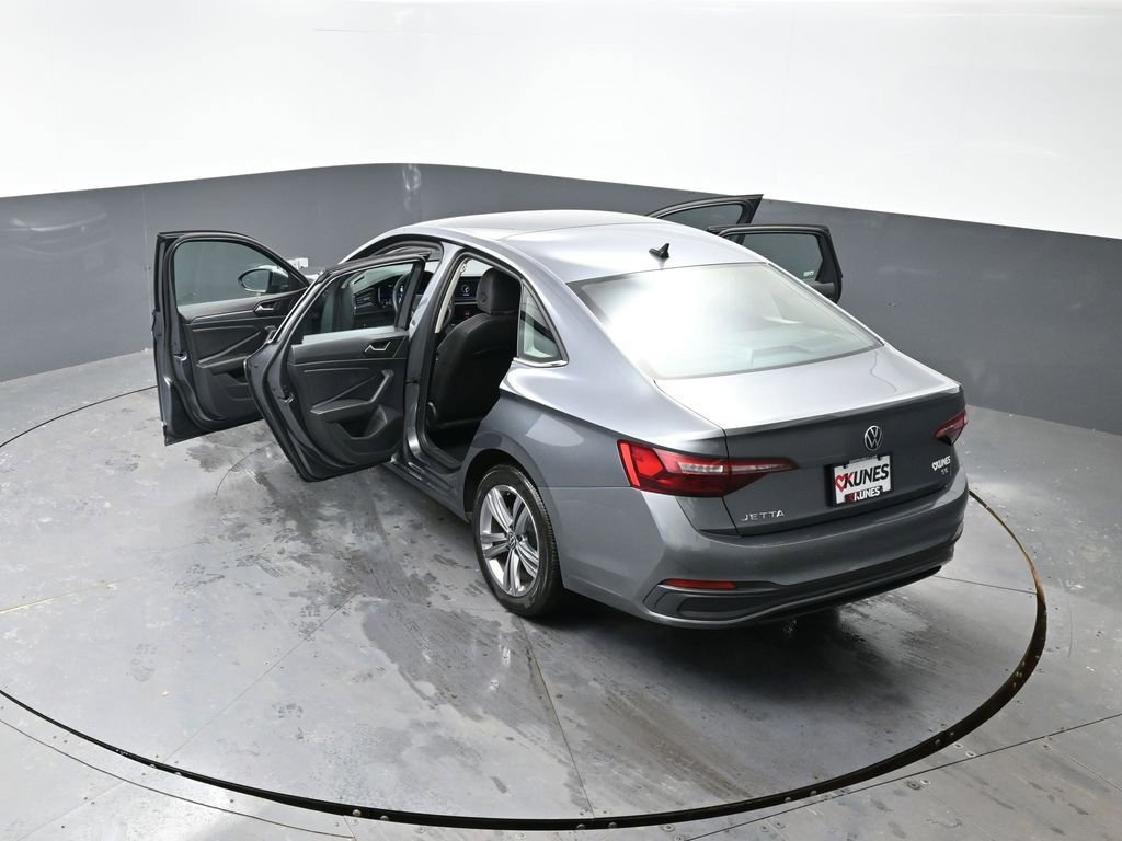 Used 2024 Volkswagen Jetta SE image 61