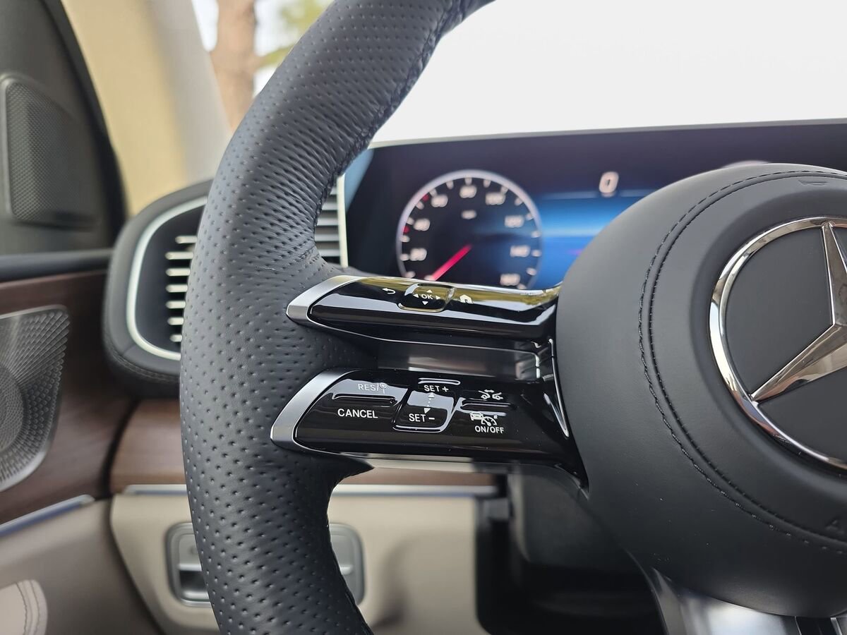 New 2026 Mercedes-Benz GLS 450 4MATIC image 17