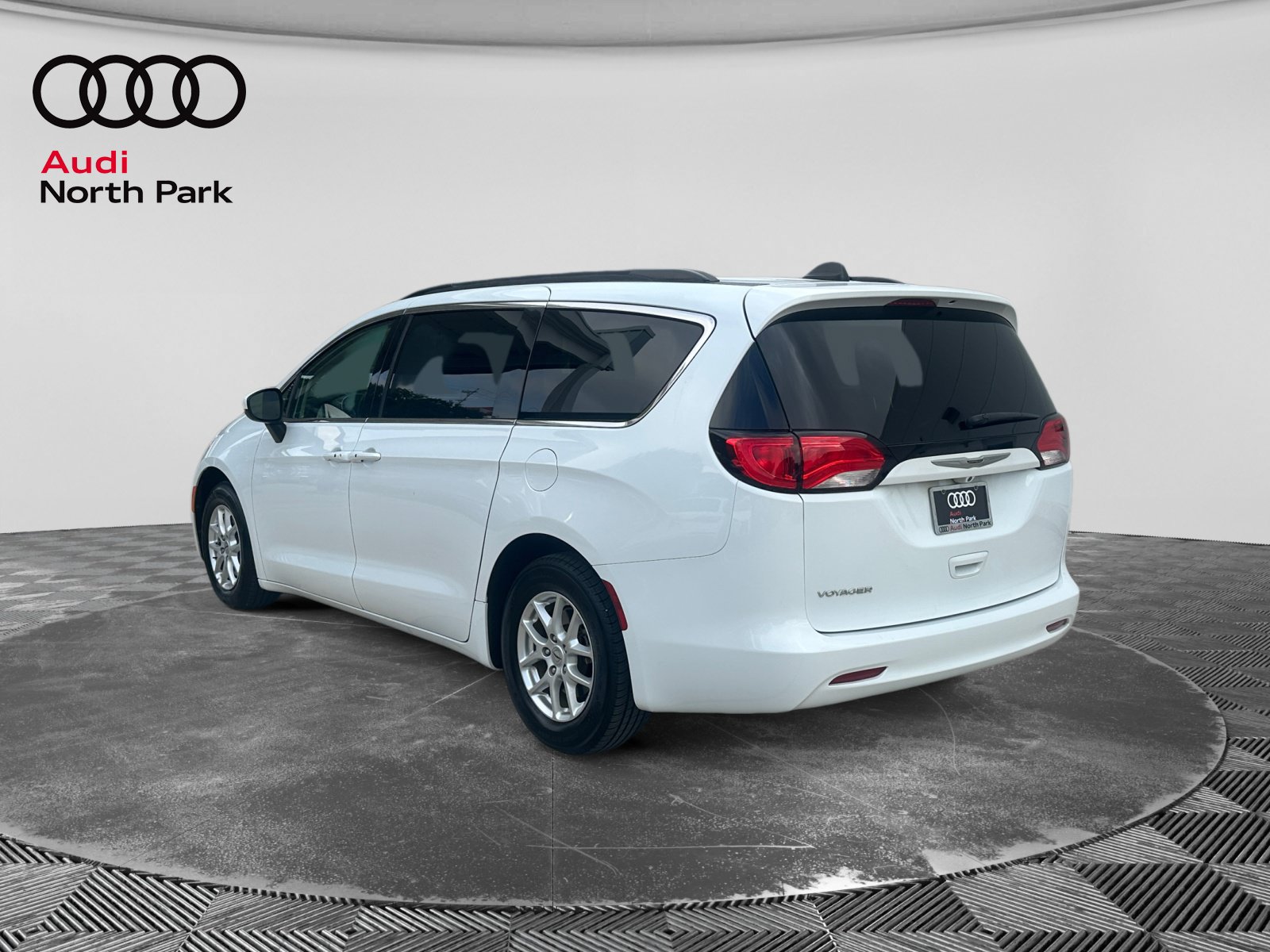 Used 2021 Chrysler Voyager Lxi FWD image 3