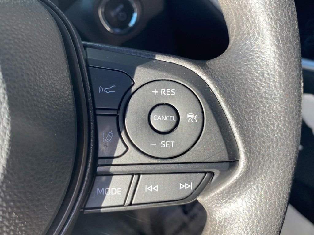 Used 2025 Toyota RAV4 XLE AWD/4WD image 27