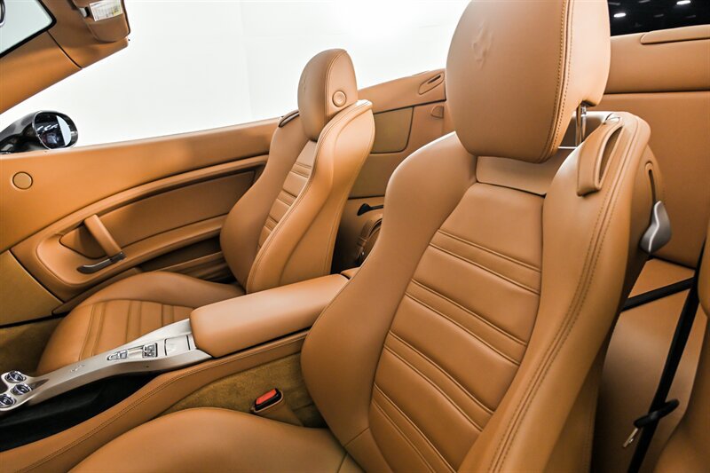 Used 2010 Ferrari California RWD image 18