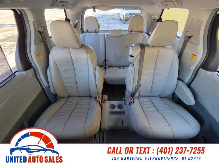 Used 2013 Toyota Sienna XLE w/ Entertainment Pkg image 17