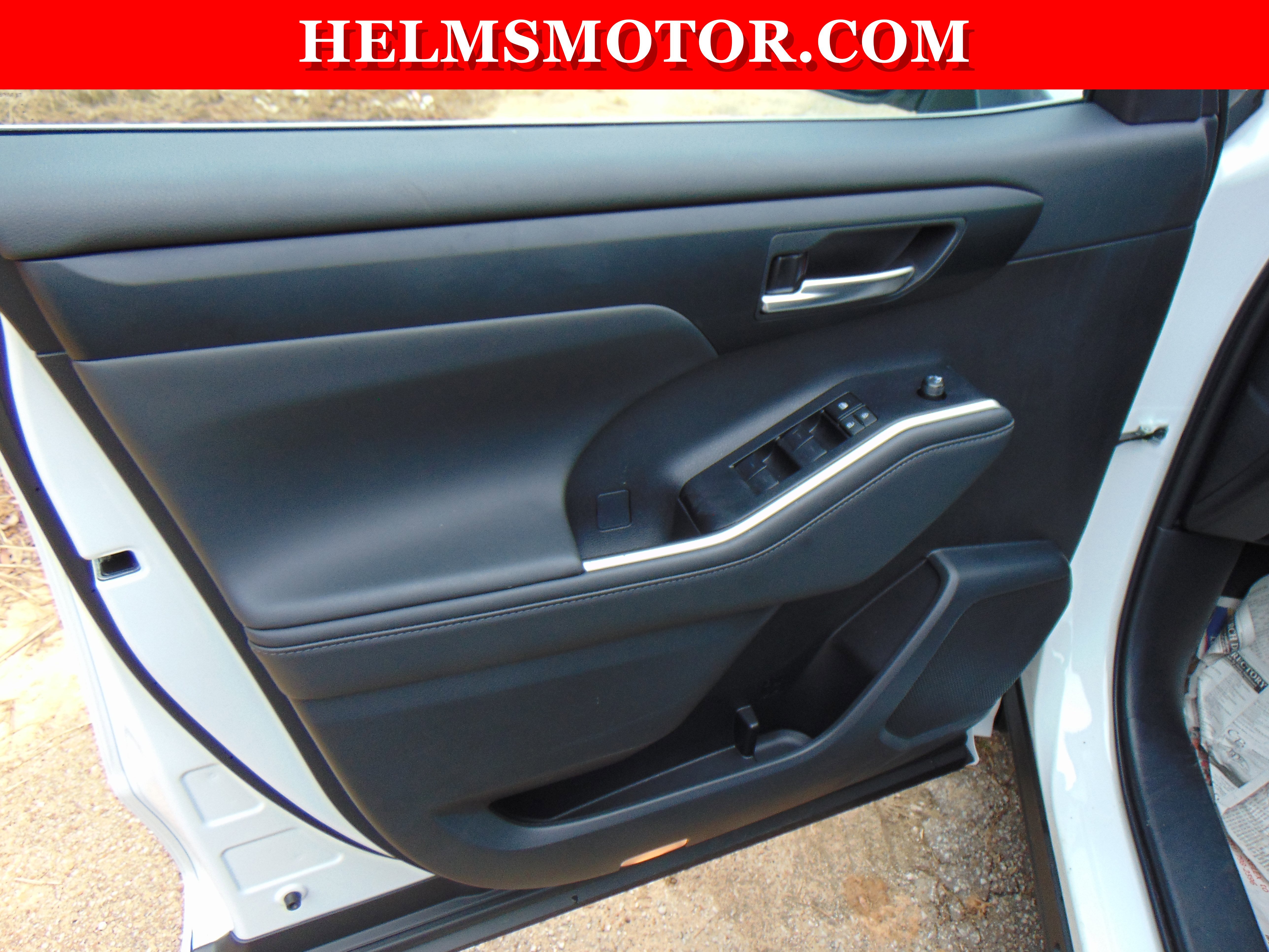 Used 2025 Toyota Highlander XLE image 17