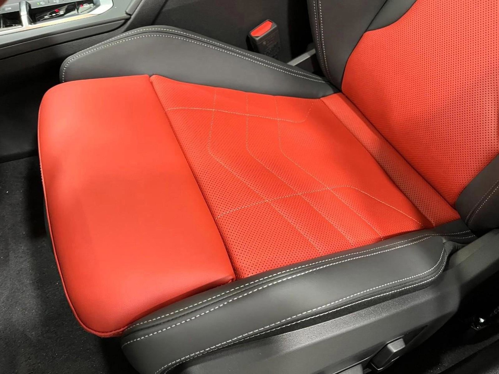 Used 2025 BMW M235i xDrive w/ Premium Package image 32