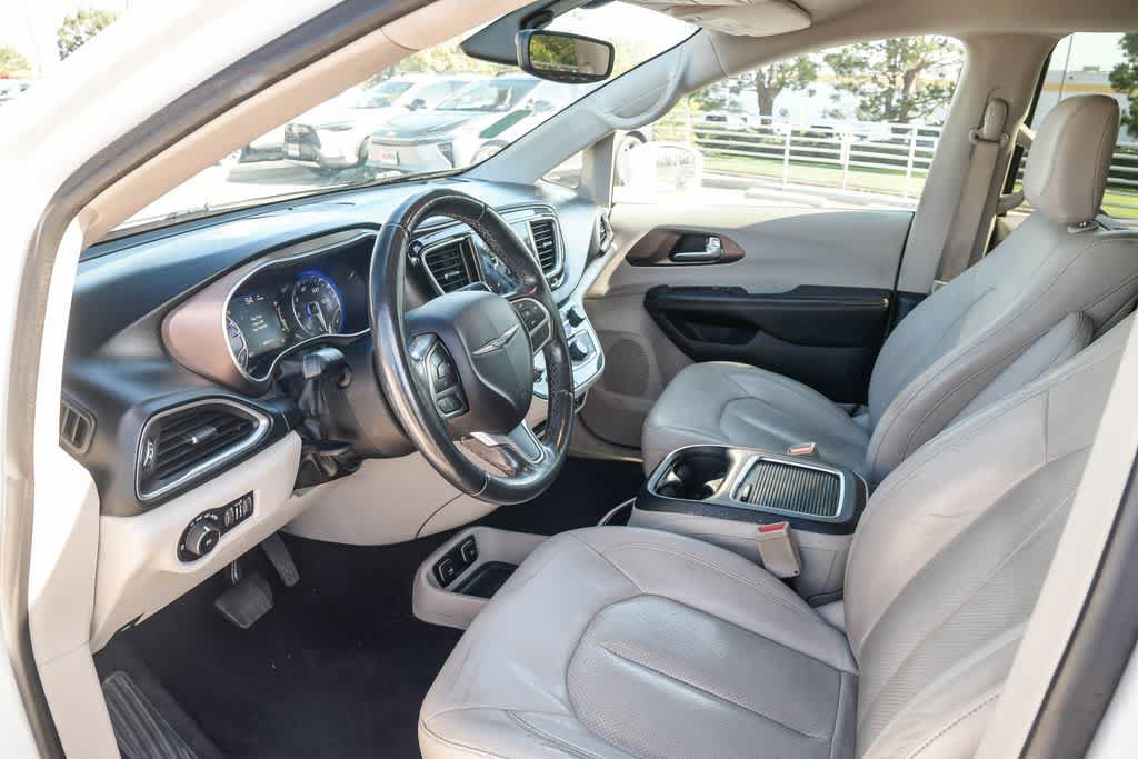 Used 2018 Chrysler Pacifica Touring-L Plus FWD image 16