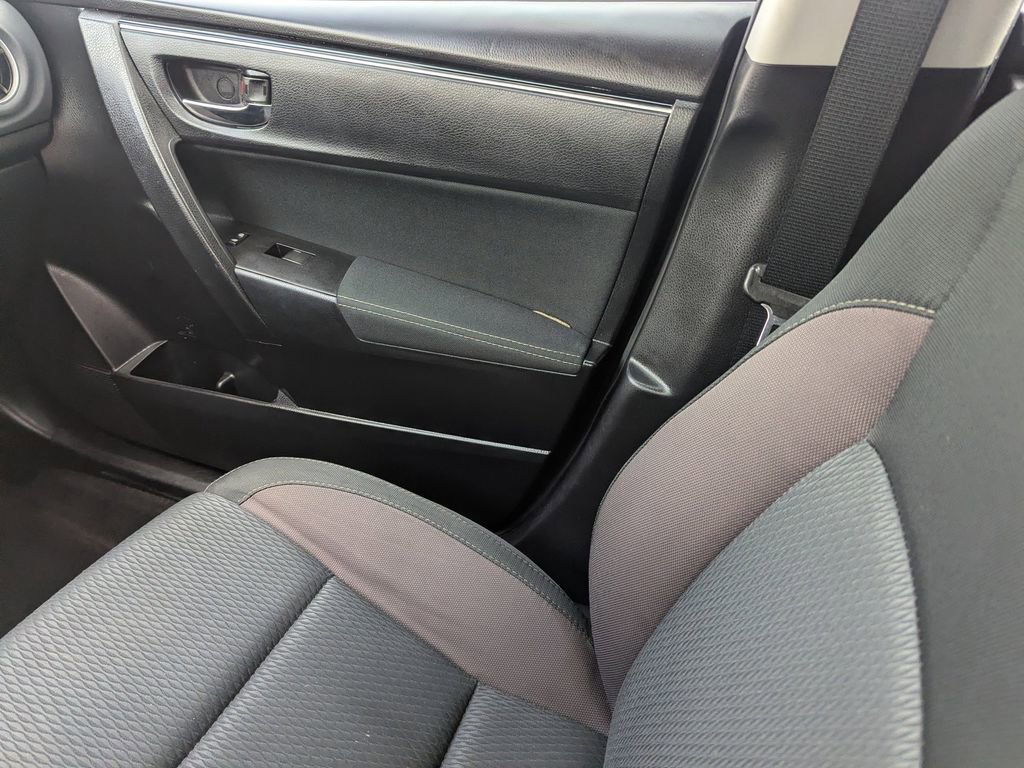 Used 2018 Toyota Corolla LE image 12