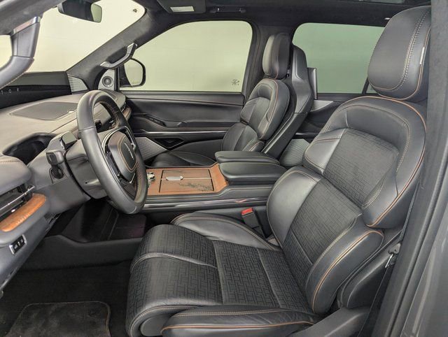 Used 2025 Lincoln Navigator Black Label image 11