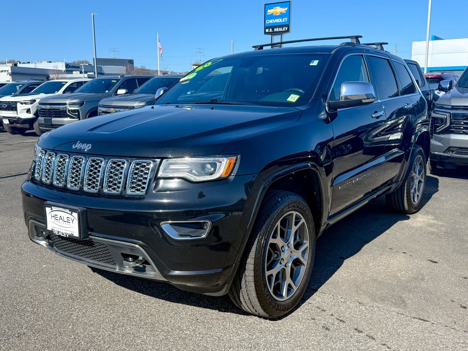 Used 2020 Jeep Grand Cherokee Overland AWD/4WD image 3