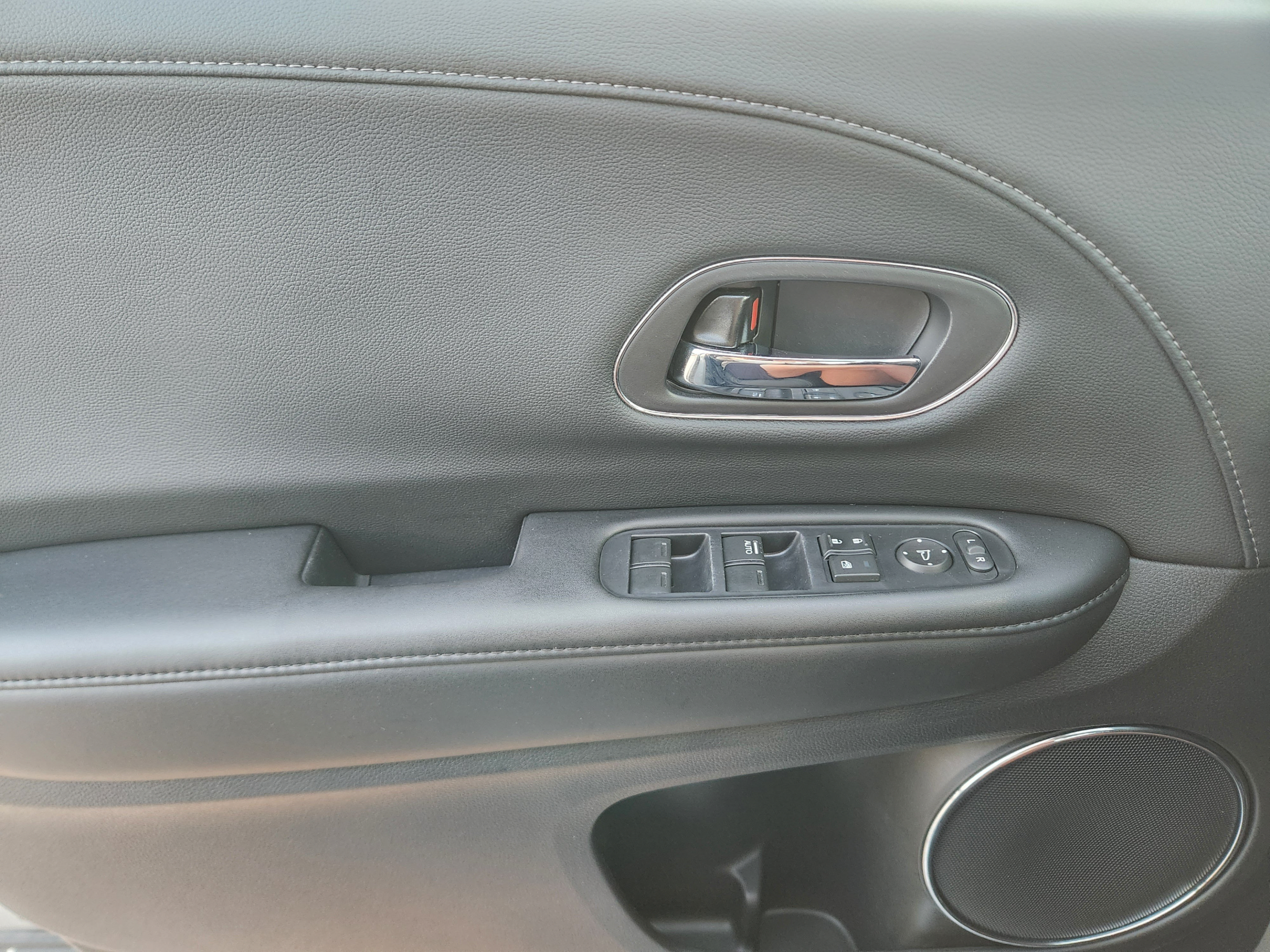 Used 2022 Honda HR-V EX-L image 16
