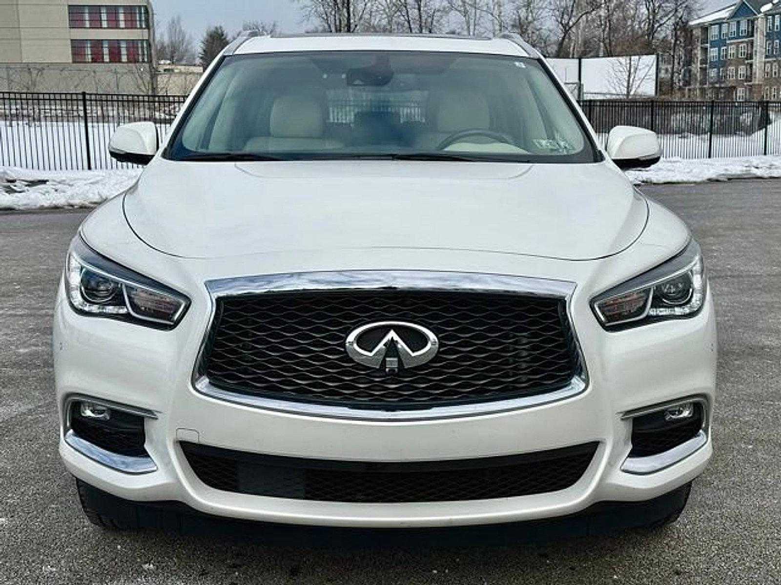 Used 2019 INFINITI QX60 Luxe w/ Essential Package image 2