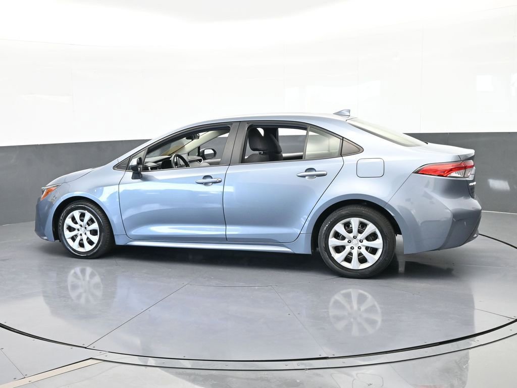 Used 2021 Toyota Corolla LE image 3