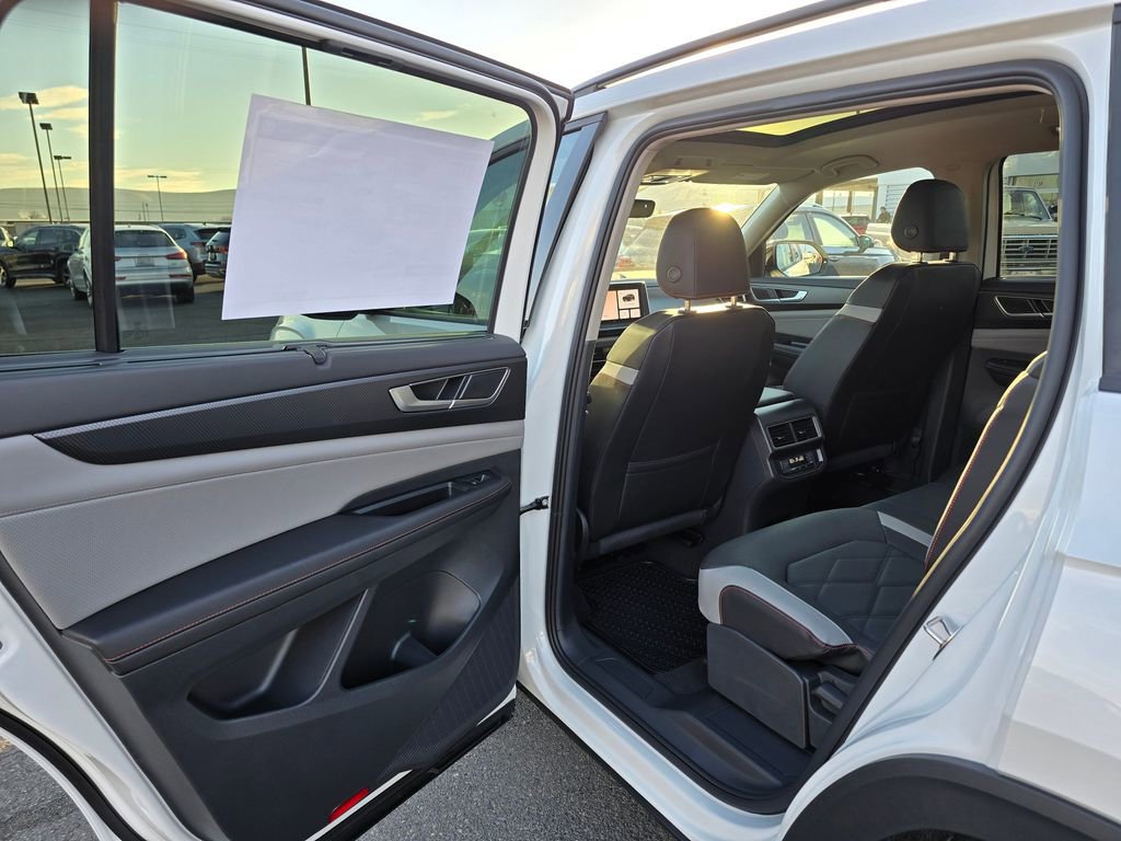 New 2026 Volkswagen Atlas Peak Edition image 15